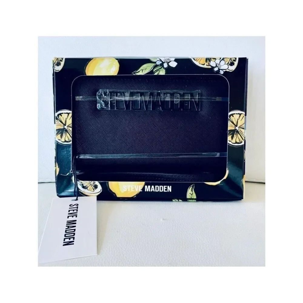 NWT Gorgeous Steve Madden bzipeee Black Zip All Around Wristlet Wallet Lemon box